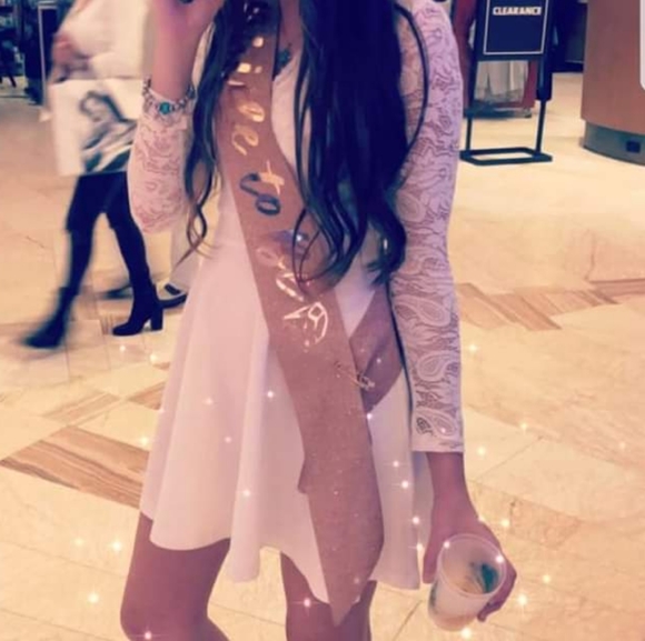 White, Long Sleeve (Lace), Thigh Length Dress, Size Small - Picture 3 of 4